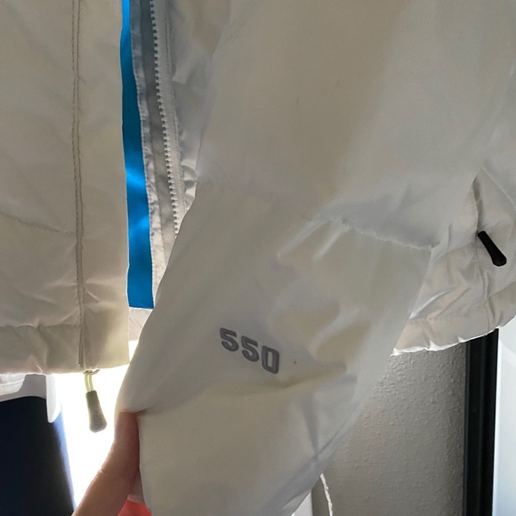 WHITE 550 NORTH FACE PUFFY COAT - Picture 3 of 4